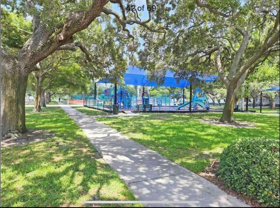 In The Center Of Gulfport, Min Away From The Beach! سانت بطرسبرج المظهر الخارجي الصورة