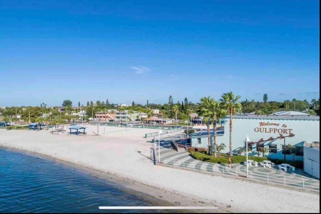 In The Center Of Gulfport, Min Away From The Beach! سانت بطرسبرج المظهر الخارجي الصورة